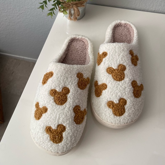 Woman’s Fuzzzy slippers - Picture 2 of 3